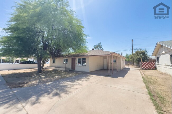 Building Photo - 4Bed/2Bath House at Glendale Ave/19th Ave! Ready for Immediate Move-In! – RV GATE! NO HOA!