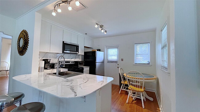 Building Photo - 342 SW 2nd Ave