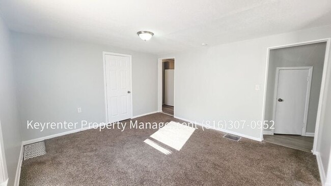 Building Photo - 142 N Bellaire Ave