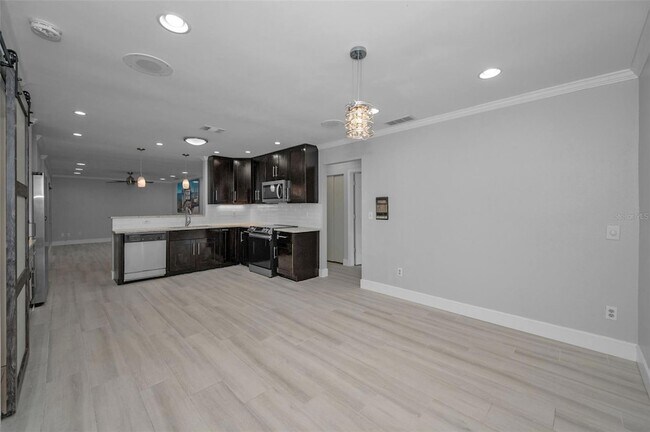 Building Photo - 1502 Cottonwood Terrace