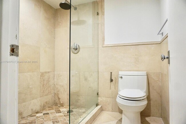 Building Photo - 605 Ocean Dr