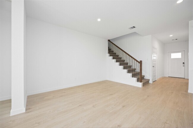 Building Photo - 31622 Farlam Farms Trl