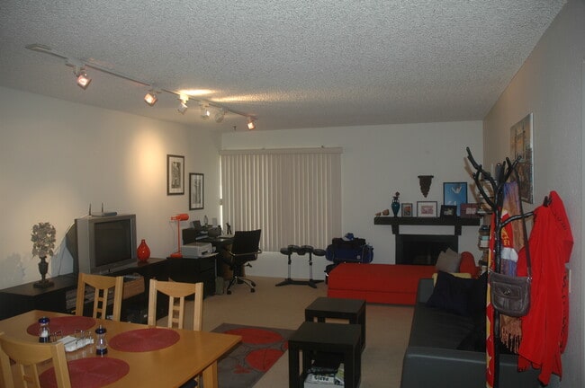 Building Photo - 10400 Caminito Cuervo