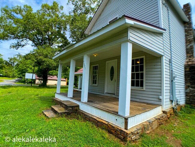 Building Photo - Julian 4 Bedroom, 2 Bathrooms Incredible F...