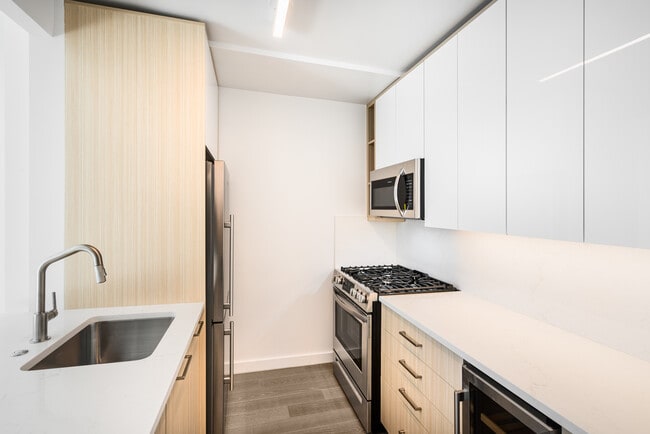 Interior Photo - 101 West End Avenue