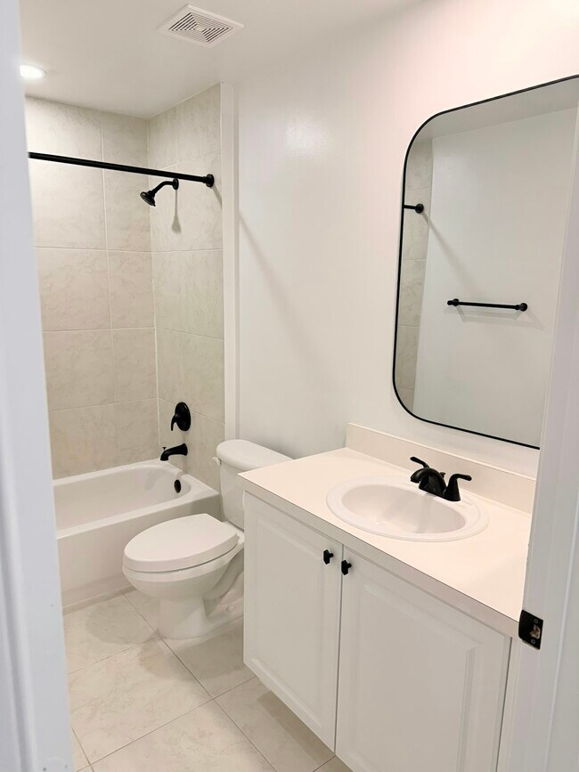 Building Photo - 3102 Coral Ridge Dr