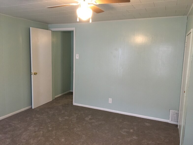 Building Photo - 1120 5th Avenue