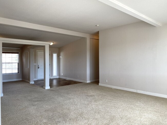 Building Photo - Serene in Dallesport, WA