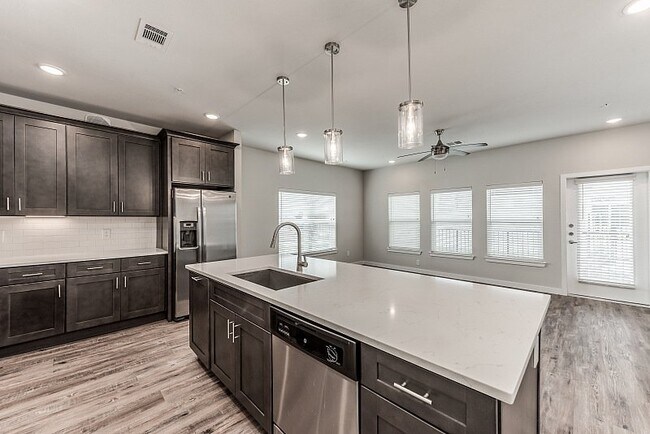 Building Photo - Limited-Time Offer: 2 Weeks Free on Modern 1-Bed!