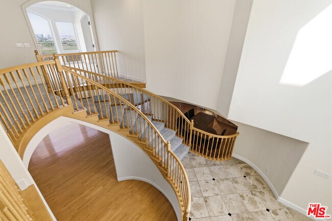 Building Photo - 8120 Billowvista Dr