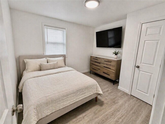 Building Photo - 35 Douglas Ave