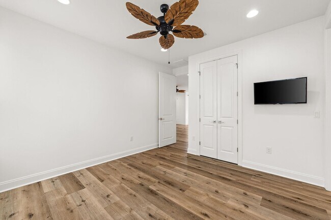 Building Photo - 217 Windrow Way
