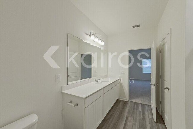 Building Photo - 631 Castillo Dr