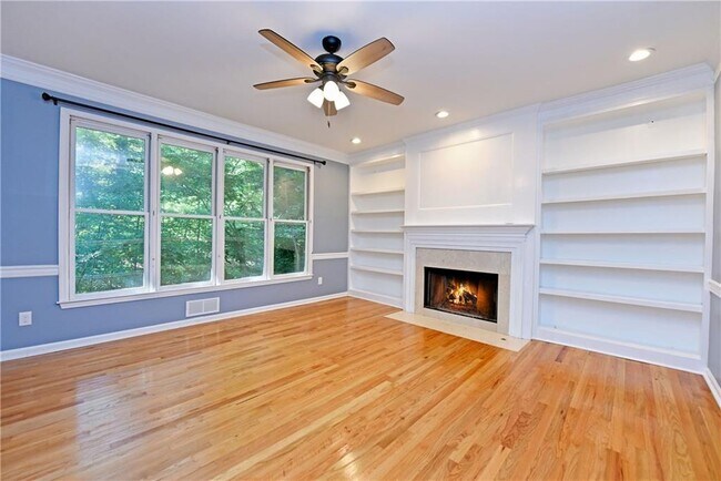Building Photo - 2130 Hickory Cove