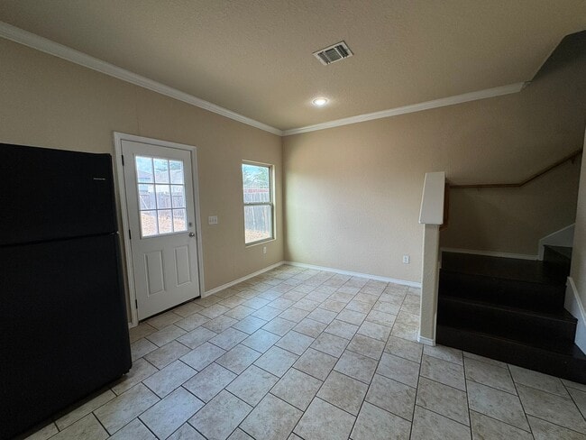 Building Photo - Move-In Special! Spacious 3BR Home with La...