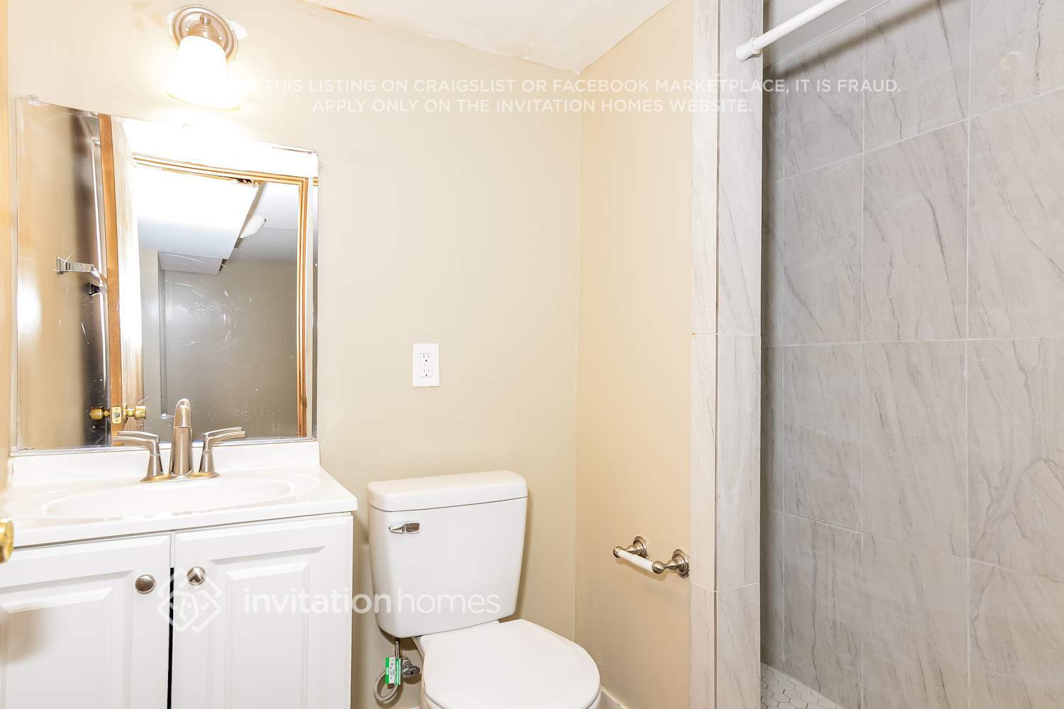 Building Photo - 7818 Hampshire Cir N