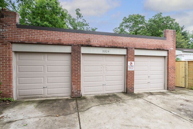 Building Photo - Charming Townhome | 5 Bed | 3.5 Bath | 2,400 Sf | Covered Front Porch & Large Fenced-In Backyard ...
