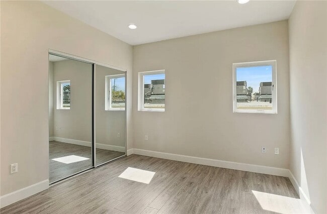 Building Photo - 5432 Hermitage Ave