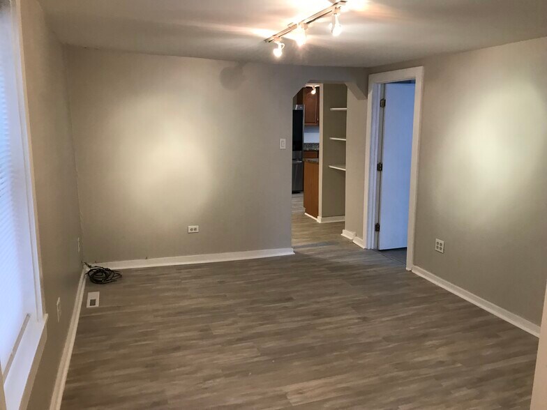 Living Room - 1733 W Superior St