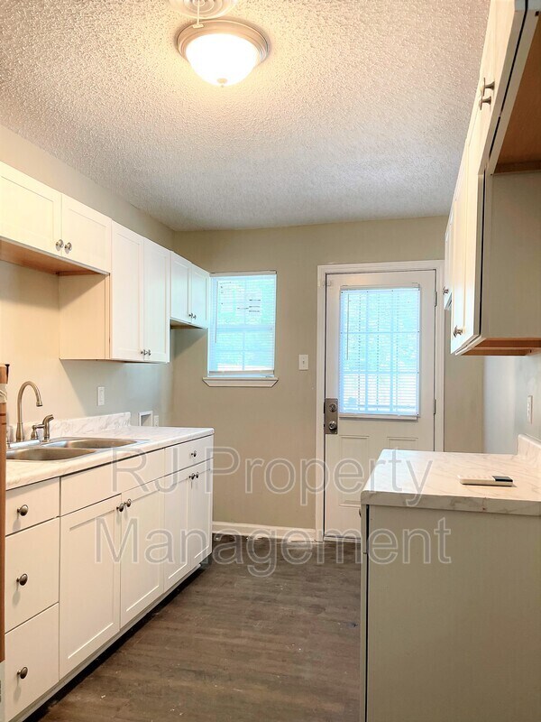 Building Photo - 1437 Castalia St