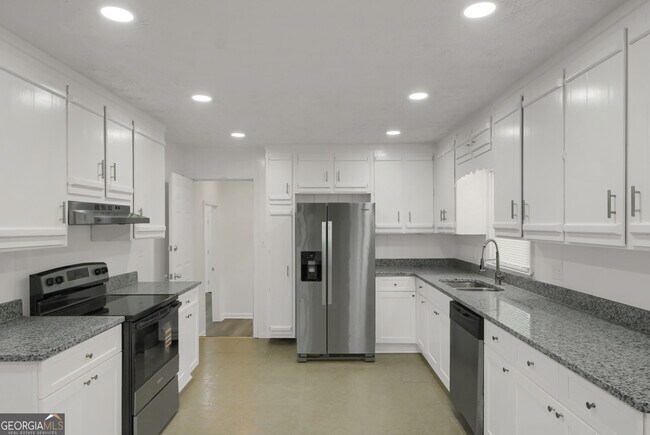 Building Photo - 137 Hillcrest Dr SE