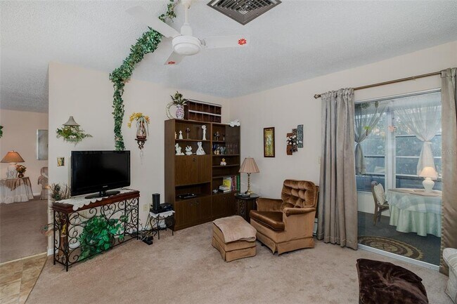 Building Photo - 8015 San Fernando Dr