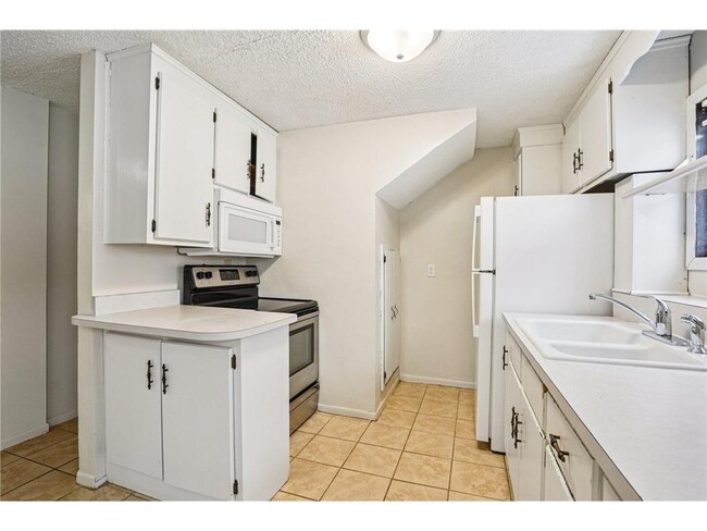 Building Photo - 17256 Kenyon St NE