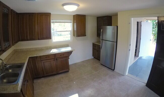 Building Photo - 402 W Lutz Lake Fern Rd