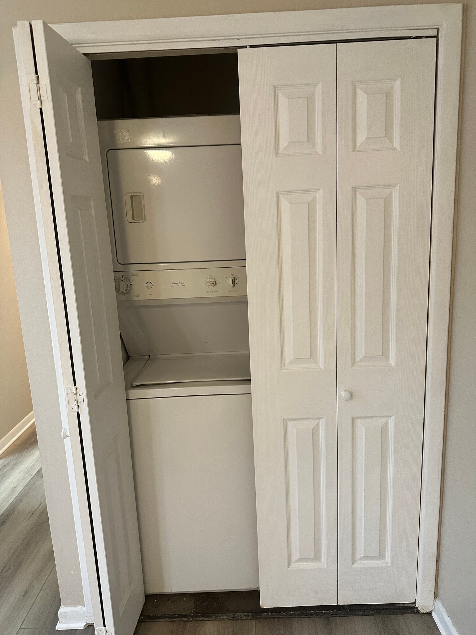 Laundry - 5718 Penrose Ave