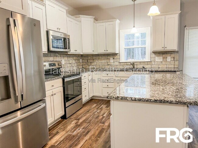 Building Photo - 491 Fallingbrook Dr