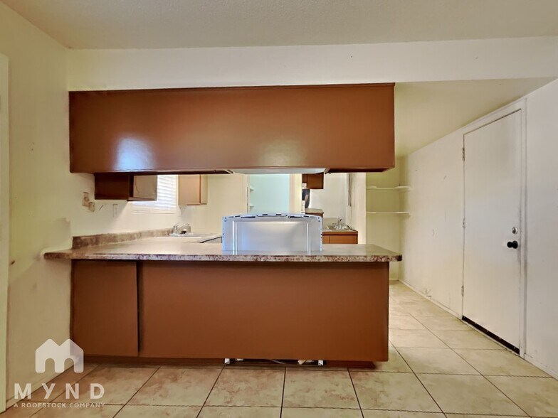 Building Photo - 644 S Hill