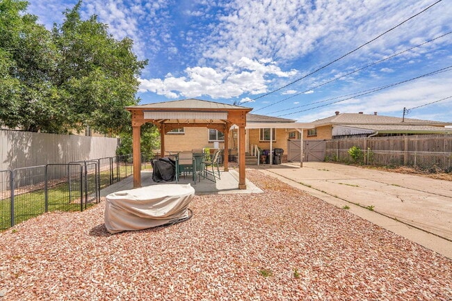 Building Photo - $3,045.00 5 bed, 2 bath located in Denver
