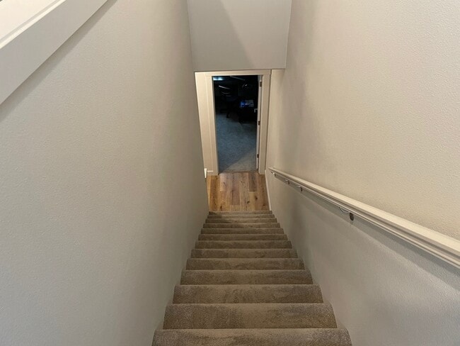 Building Photo - THREE BEDROOM TOWN HOME IN WOODLAND