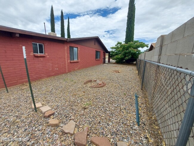 Building Photo - 4939 E Evergreen Dr