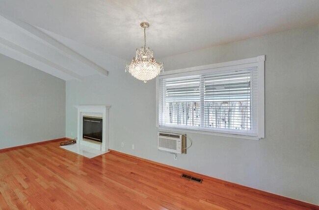 Building Photo - 6558 Crown Blvd