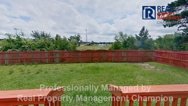 Building Photo - Charming 4 BD/2.5 BA with Wrap Around Porc...