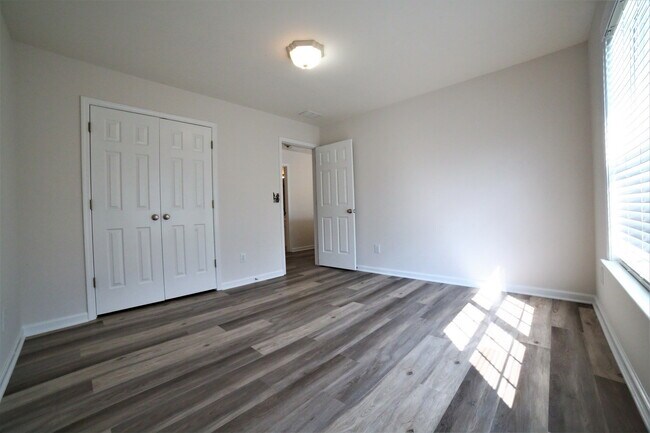 Building Photo - 8305 Grenadier Trl