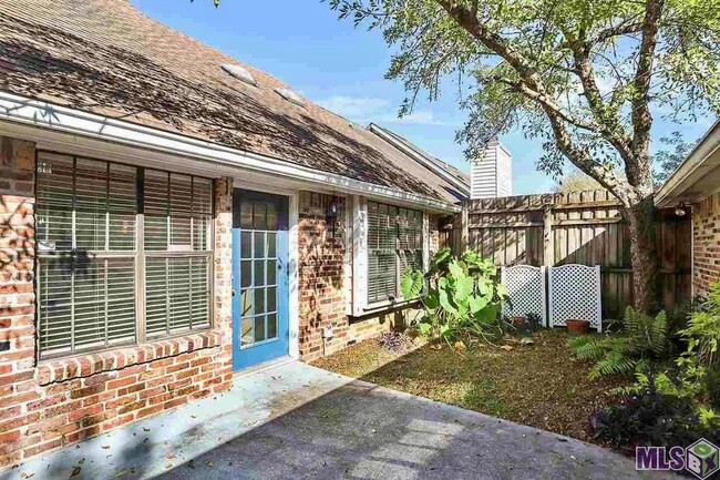 Courtyard - 2070 Michel Delving Rd