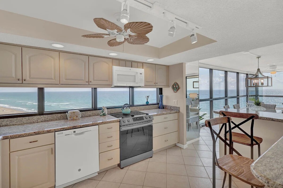 Building Photo - 10410 S Ocean Dr