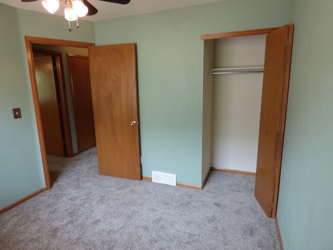 Building Photo - 3 Bedroom home in Loveland