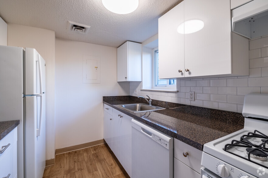 2BR, 1BA-932SF - Kendall Crossing