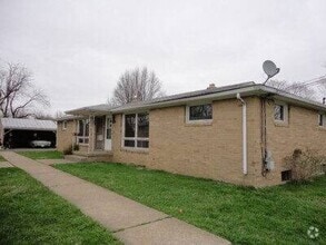 Building Photo - 201 Clara Ct