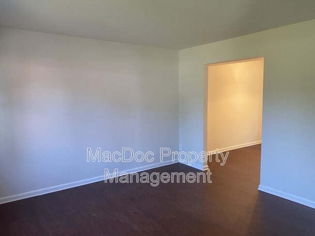 Building Photo - 298 Red Oak Dr