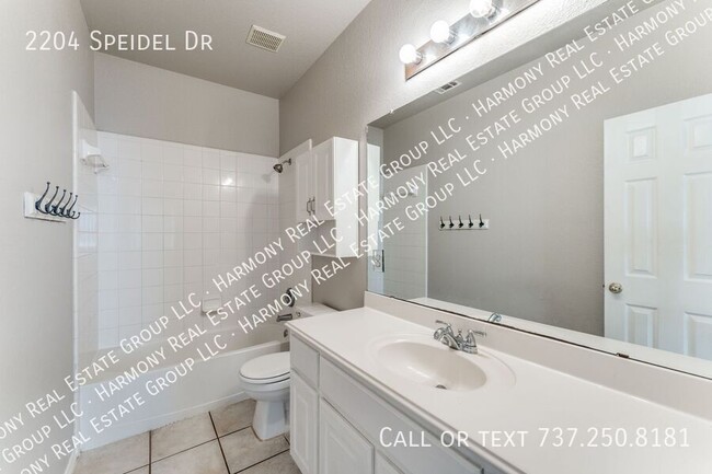 Building Photo - 2204 Speidel Dr