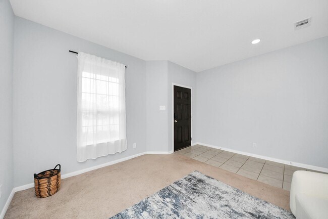 Building Photo - 208 Salange Ln