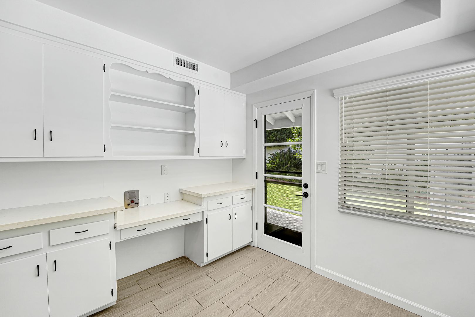 Building Photo - 555 Amalfi Dr