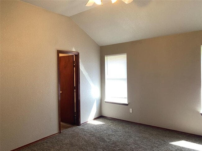 Building Photo - 2909 Sandstone Dr