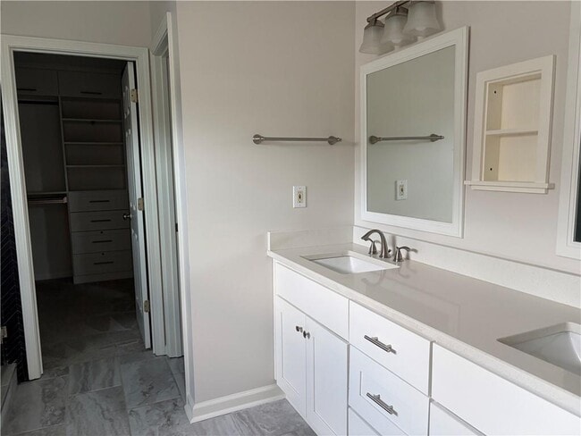 Building Photo - 12835 Morningpark Cir