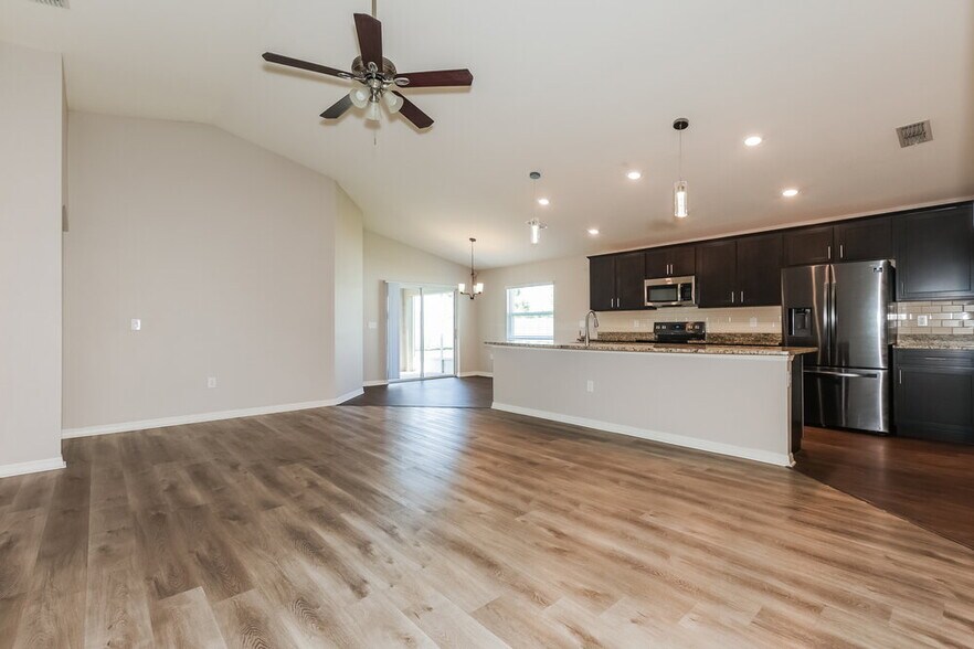 Building Photo - 6784 Hanworth Ln