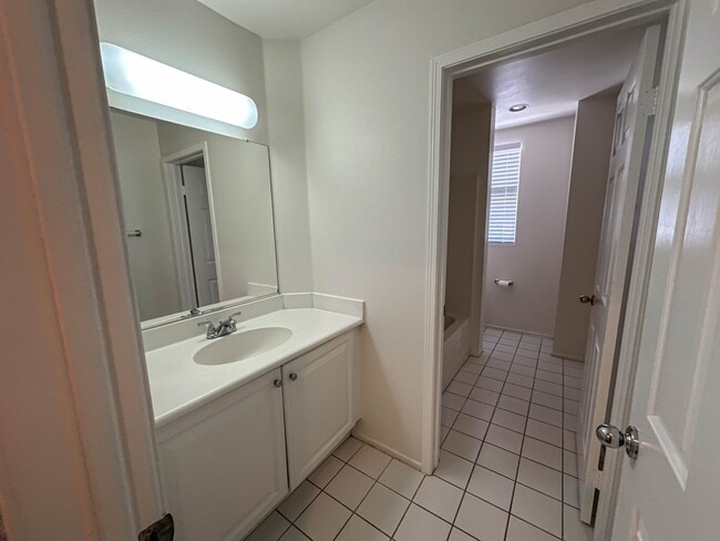 Building Photo - Charming 4-Bedroom Home with a Private Yard & Community Pool in Valencia!